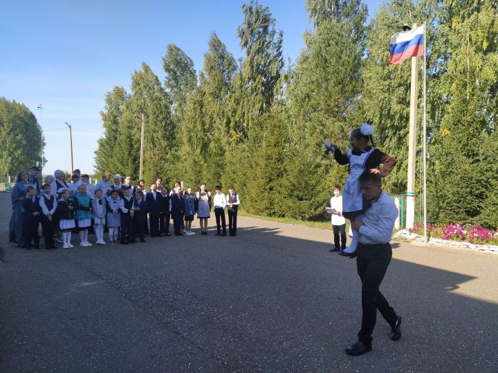 Чын патриотлар булып үсәрсез