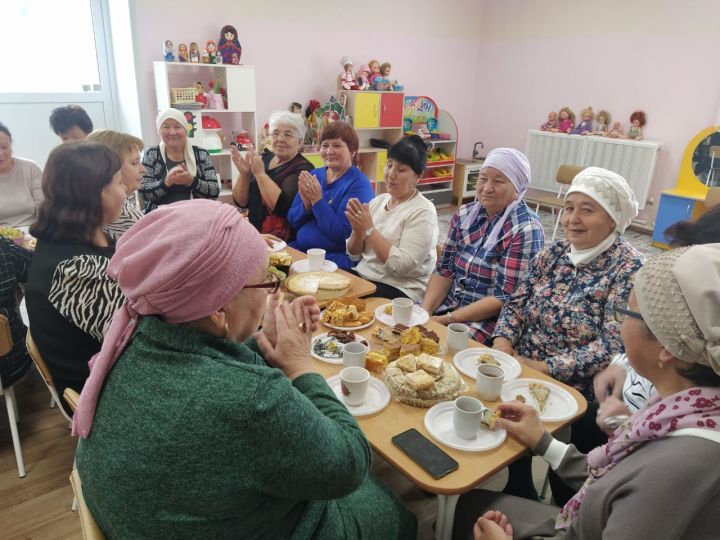 Арчаның 10нчы балалар бакчасында әби-бабайлар кунак булды