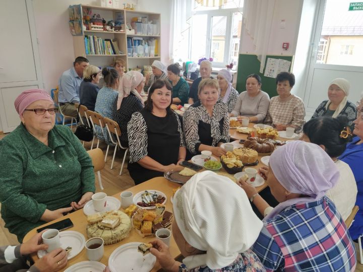 Арчаның 10нчы балалар бакчасында әби-бабайлар кунак булды