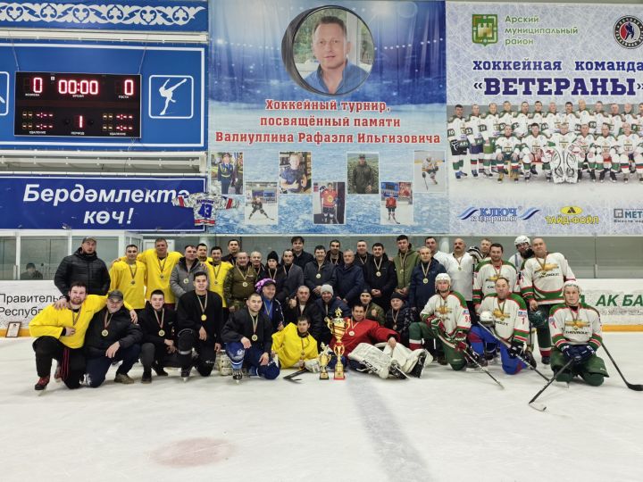 “Арча” Боз сараенда махсус хәрби операциядә һәлак булган якташыбыз истәлегенә хоккей турниры узды