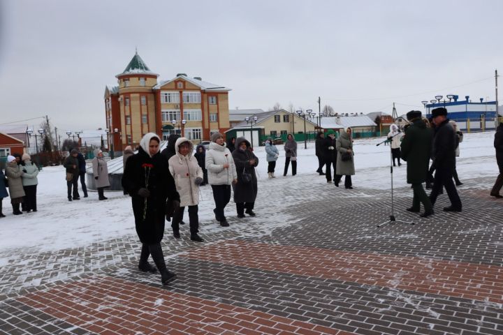 Арчаның Җиңү паркында батырлар истәлегенә чәчәкләр салынды