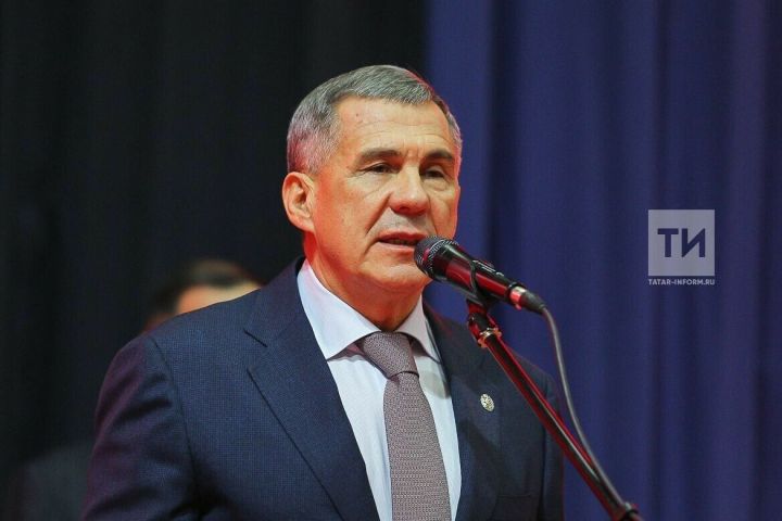 Рөстәм Миңнеханов татарстанлыларны Туган тел көне һәм Тукайның 138 еллыгы белән котлады