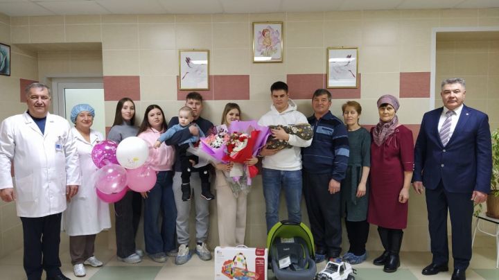 Арчада быел беренче булып туган кыз бала бүген өенә кайтты