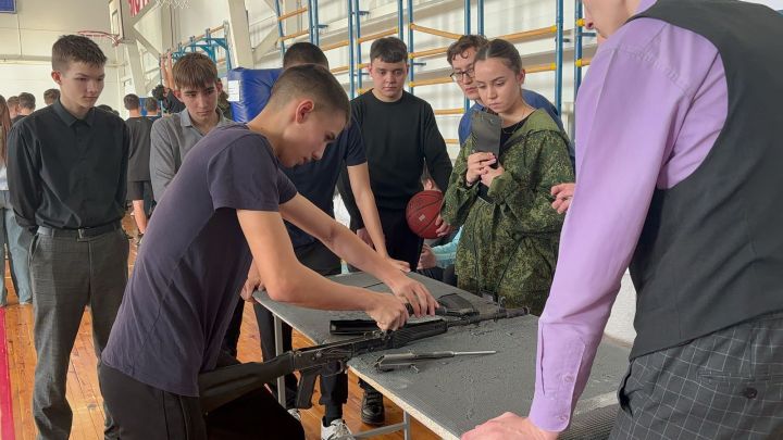 Ватанны саклаучылар көнен мәктәпләрдә билгеләп үттеләр