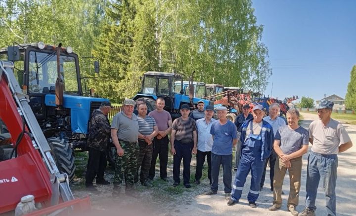 В селах Учили и Новый Кырлай прошли технические осмотры самоходных машин и прицепов к ним
