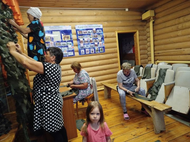 Анда егетләр көтә