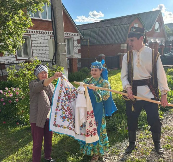 Килмиләр микән, дип әллә ничә тапкыр капка төбенә чыгып кердем