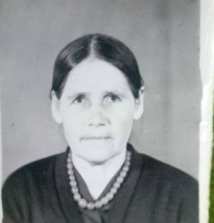 Эштән кайткач, исән түгелдер инде болар диеп, тыштан бикләнгән ишекне ачып керә...
