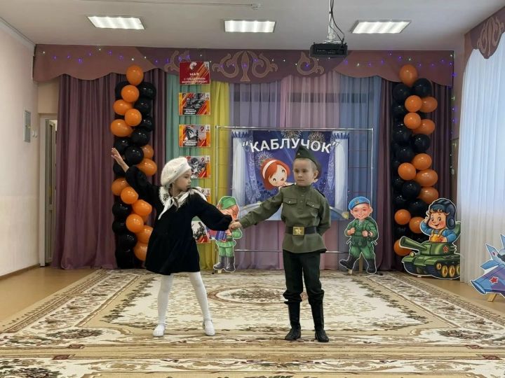 Җиңү вальсы аша – хәтер дәресе: Арчада балалар бакчалаларына йөрүче балалар вальс биеде