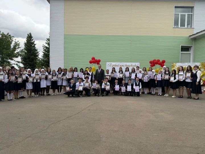 Арча районы мәктәпләрендә соңгы кыңгырау чыңлады: 155 чыгарылыш сыйныф укучысы олы тормышка аяк баса