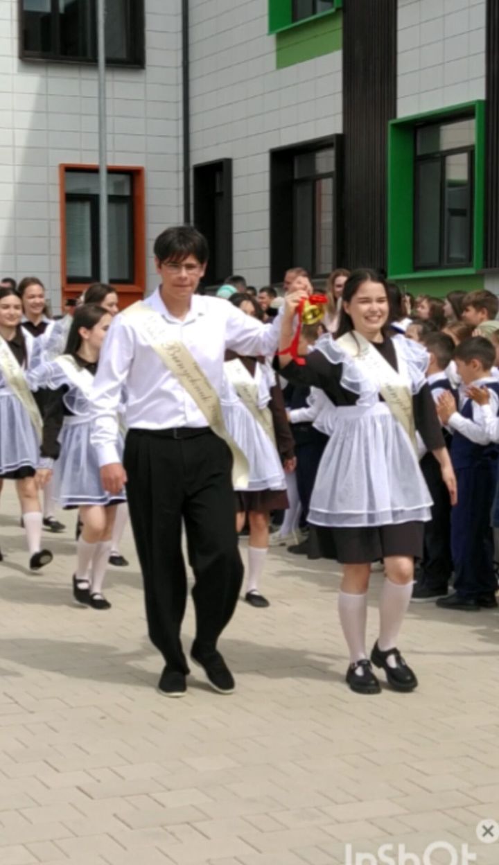 Бүген мәктәпләрдә Соңгы кыңгырау чыңлады