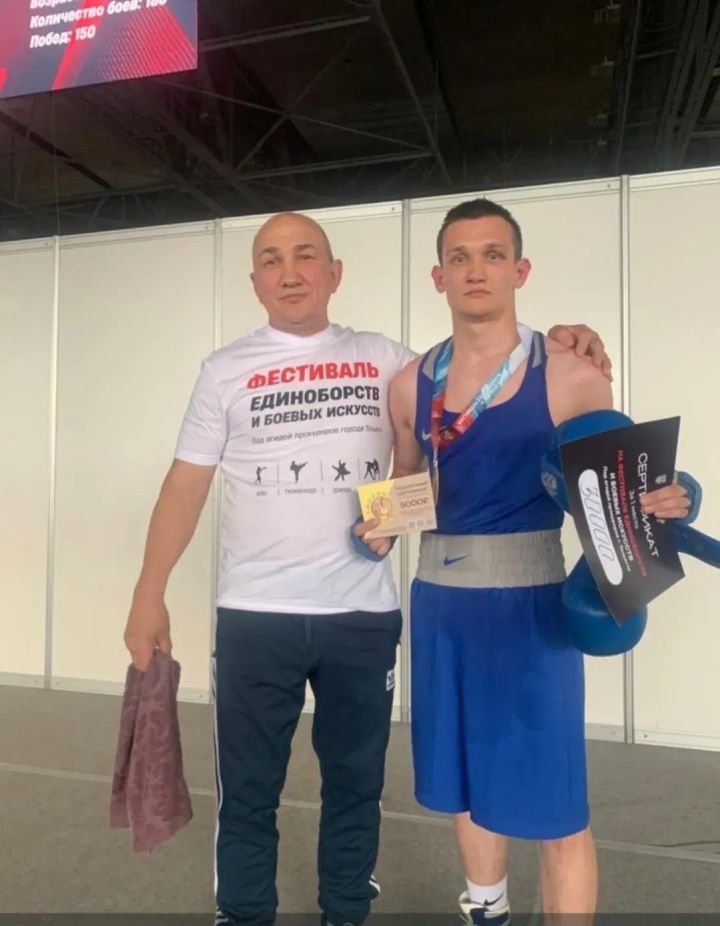 Арча боксчысы Азамат Галиев Идел буе федераль округы җыелма командасына җиңү китерде