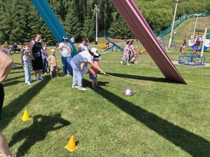 Арча Сабантуенда тәрбиячеләр балалар өчен махсус мәйданчык оештырды