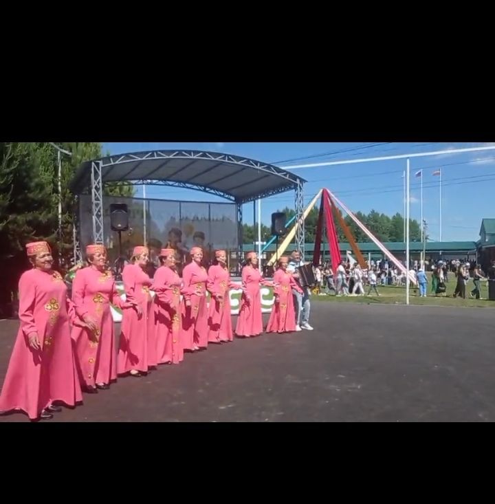 Күрешәләр, кочаклашалар, шатланышалар...