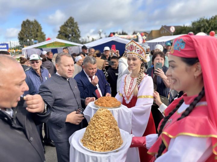Арчада мәктәп ярминкәсе һәм чәчәкләр фестивале узды