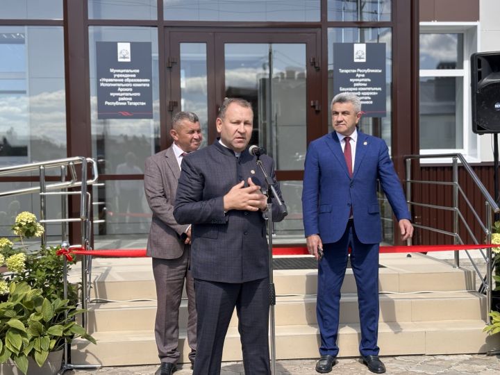 Ныклап төзекләндерелгәннән соң Арча районы мәгариф идарәсе бинасы ачылды