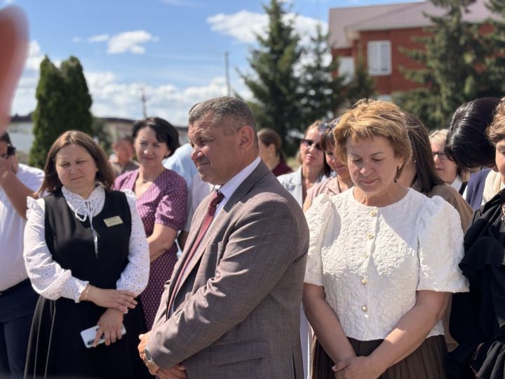 Ныклап төзекләндерелгәннән соң Арча районы мәгариф идарәсе бинасы ачылды