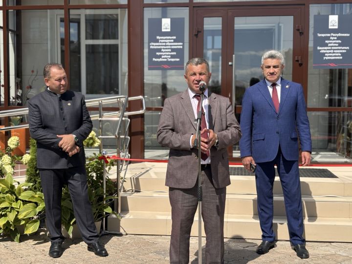 Ныклап төзекләндерелгәннән соң Арча районы мәгариф идарәсе бинасы ачылды