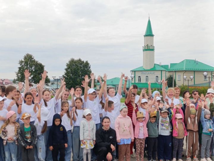 Арчаның Җиңү паркында бергәләп физик күнегүләер ясадылар
