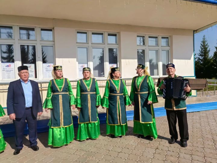 “Яшь йөрәкләр” халык вокаль ансамбле сайлауларда үз тавышларын бирде