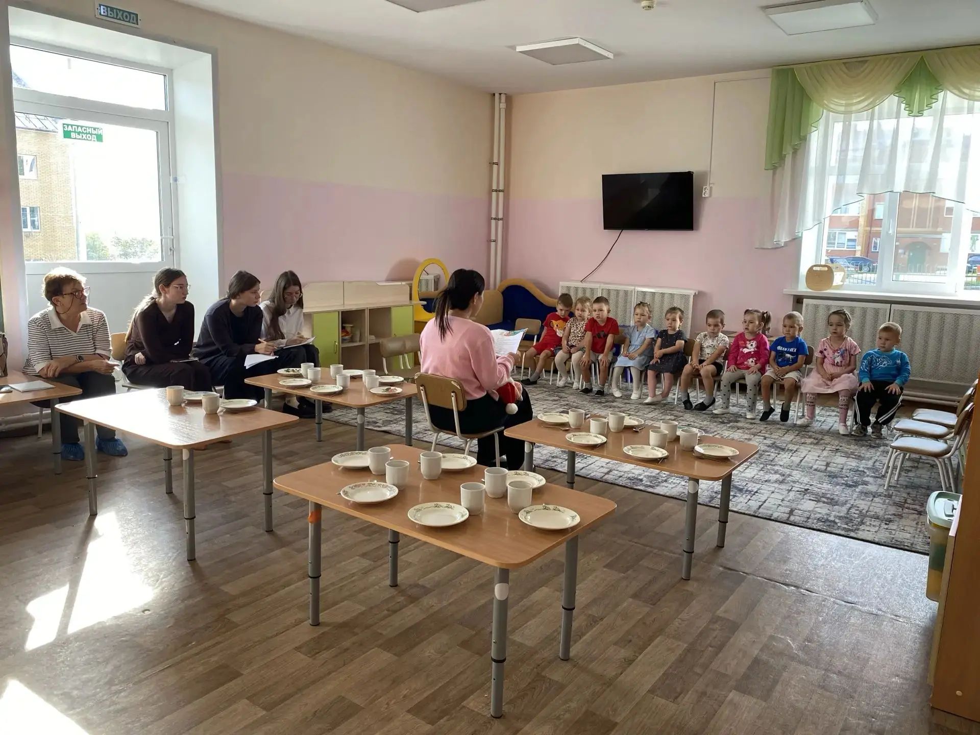 Булачак педагоглар остазларның эшен читтән күзәтеп торды