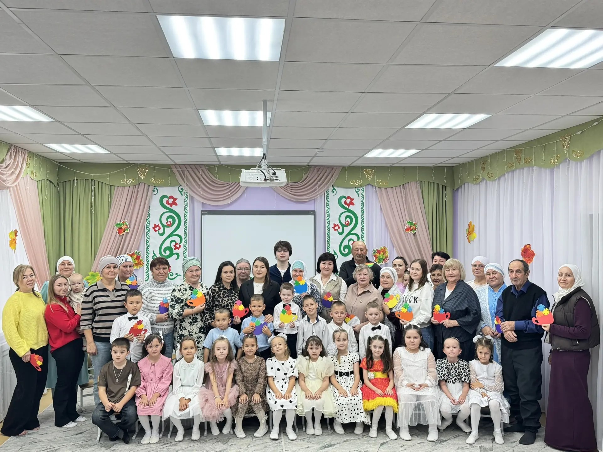 Арчаның беренче балалар бакчасында балалар үзләренең яраткан әби-бабайларын Өлкәннәр көне уңаеннан әзерләнгән бәйрәмгә чакырдылар