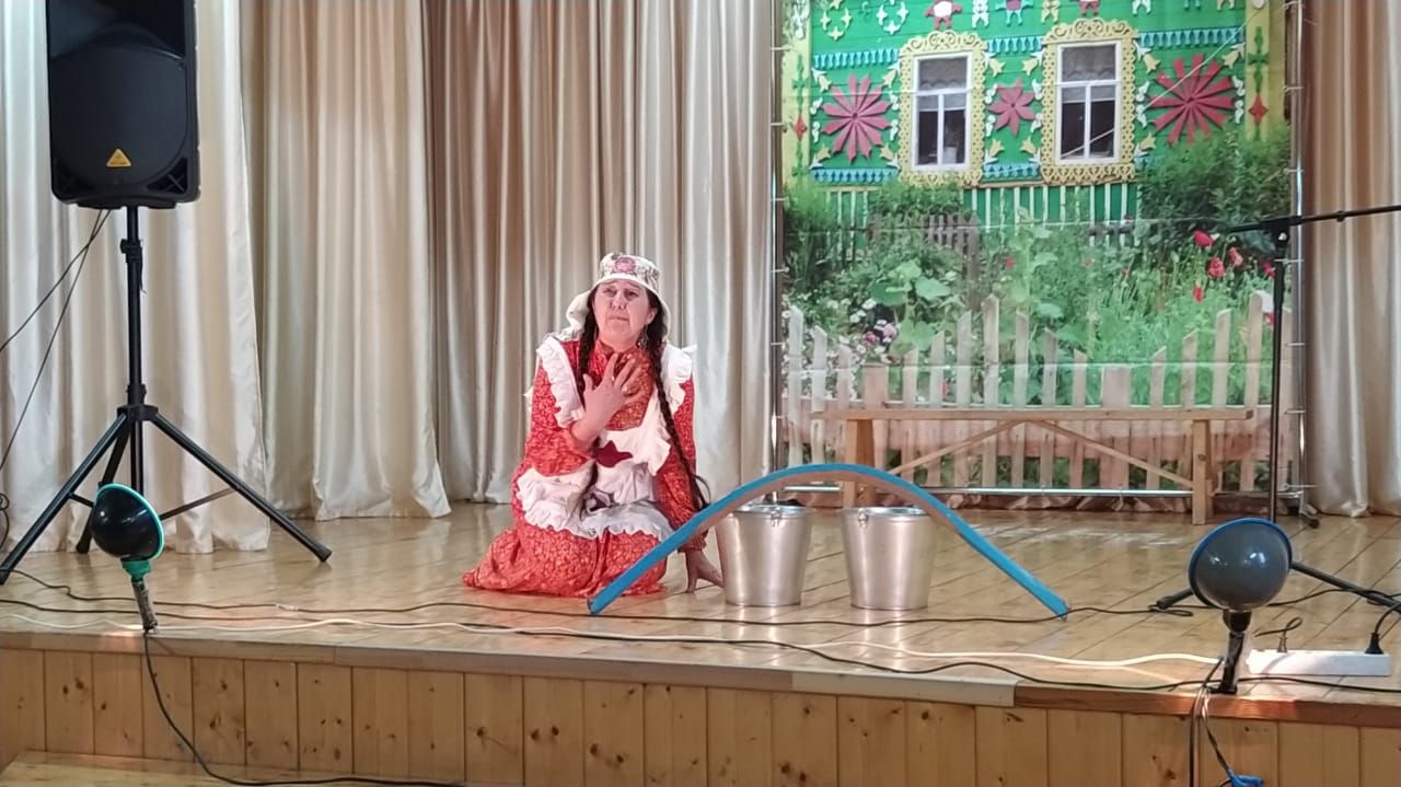 Курса Почмак авылында яраткан җырчыбыз Фердинанд Фәтхи һәм Иске Ашыт Сәяра халык театры артистлары өлкәннәргә менә дигән ял бүләк иттеләр. Рәхмәт.