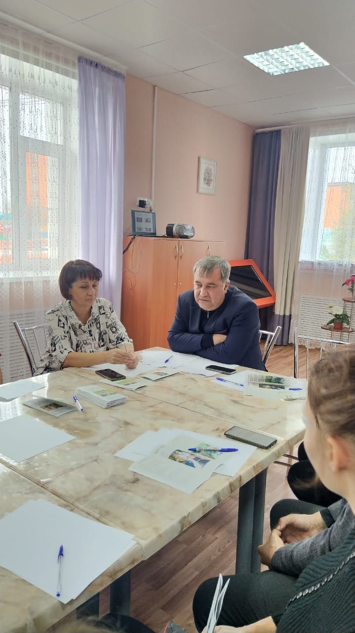 Арчаның балаларны тернәкләндерү үзәгендә түгәрәк өстәл артында җитди сөйләшү булды