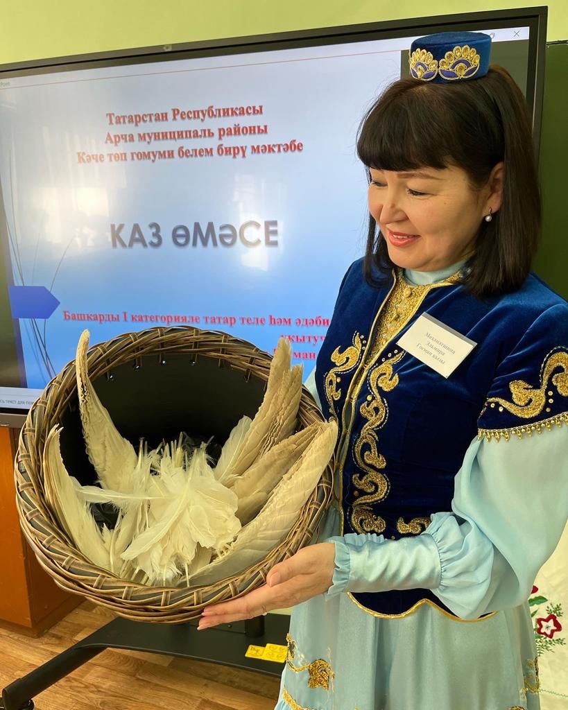 Кәче мәктәбе укытучысы Эльмира Мөхәммәтшина үзен бик бәхетле саный