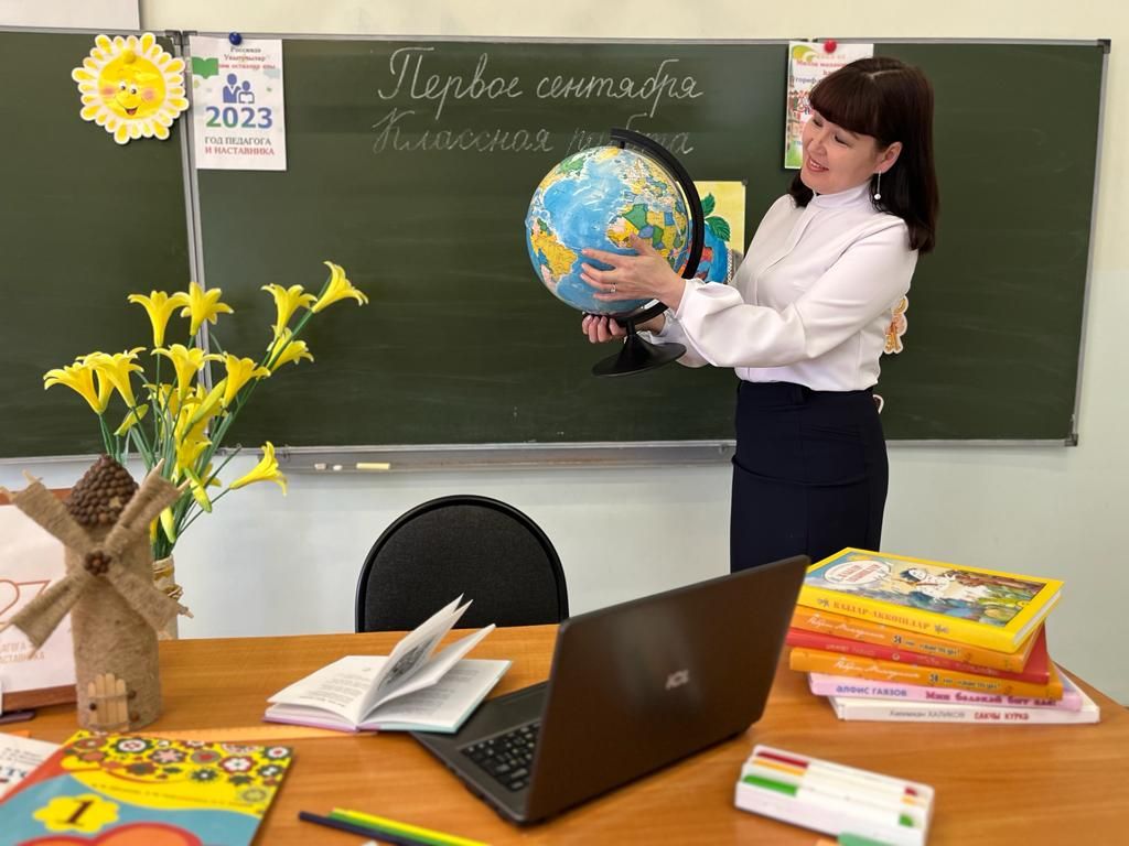 Кәче мәктәбе укытучысы Эльмира Мөхәммәтшина үзен бик бәхетле саный