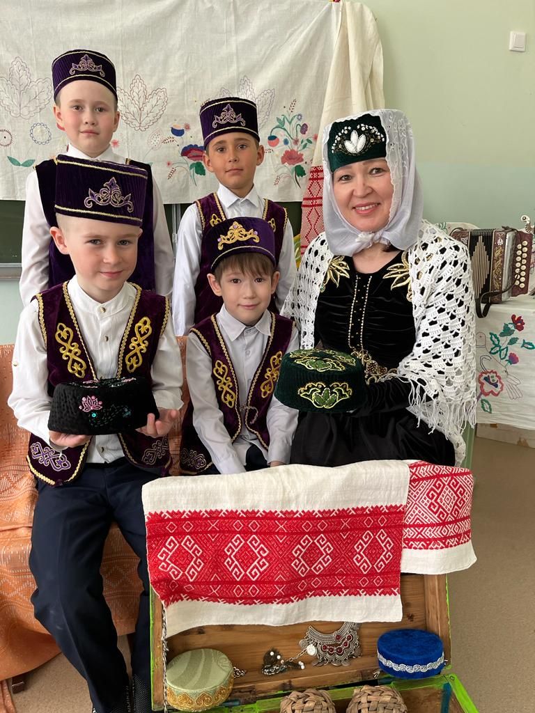 Кәче мәктәбе укытучысы Эльмира Мөхәммәтшина үзен бик бәхетле саный
