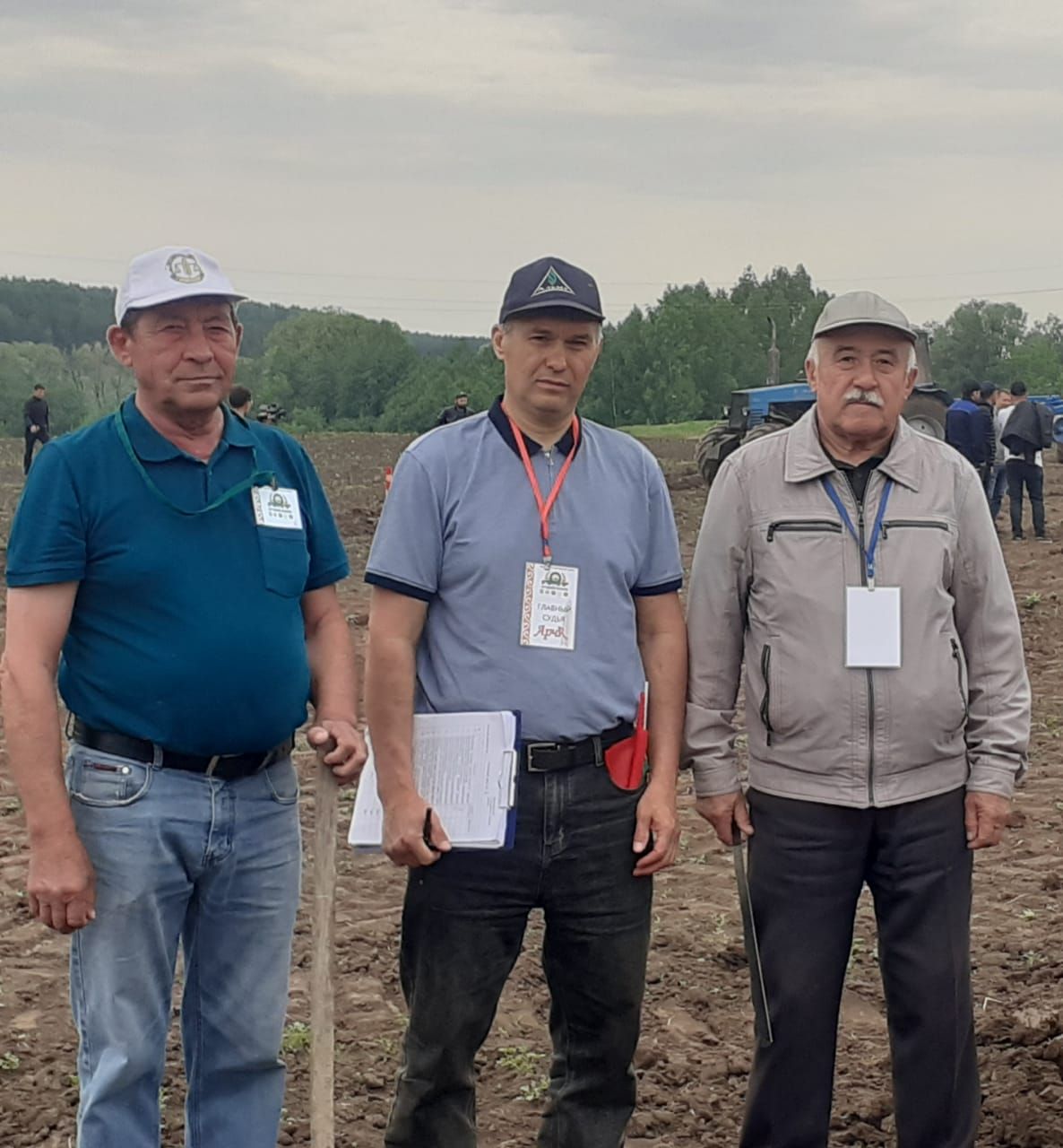 Бүген агрономнар көне. Бәйрәм белән!