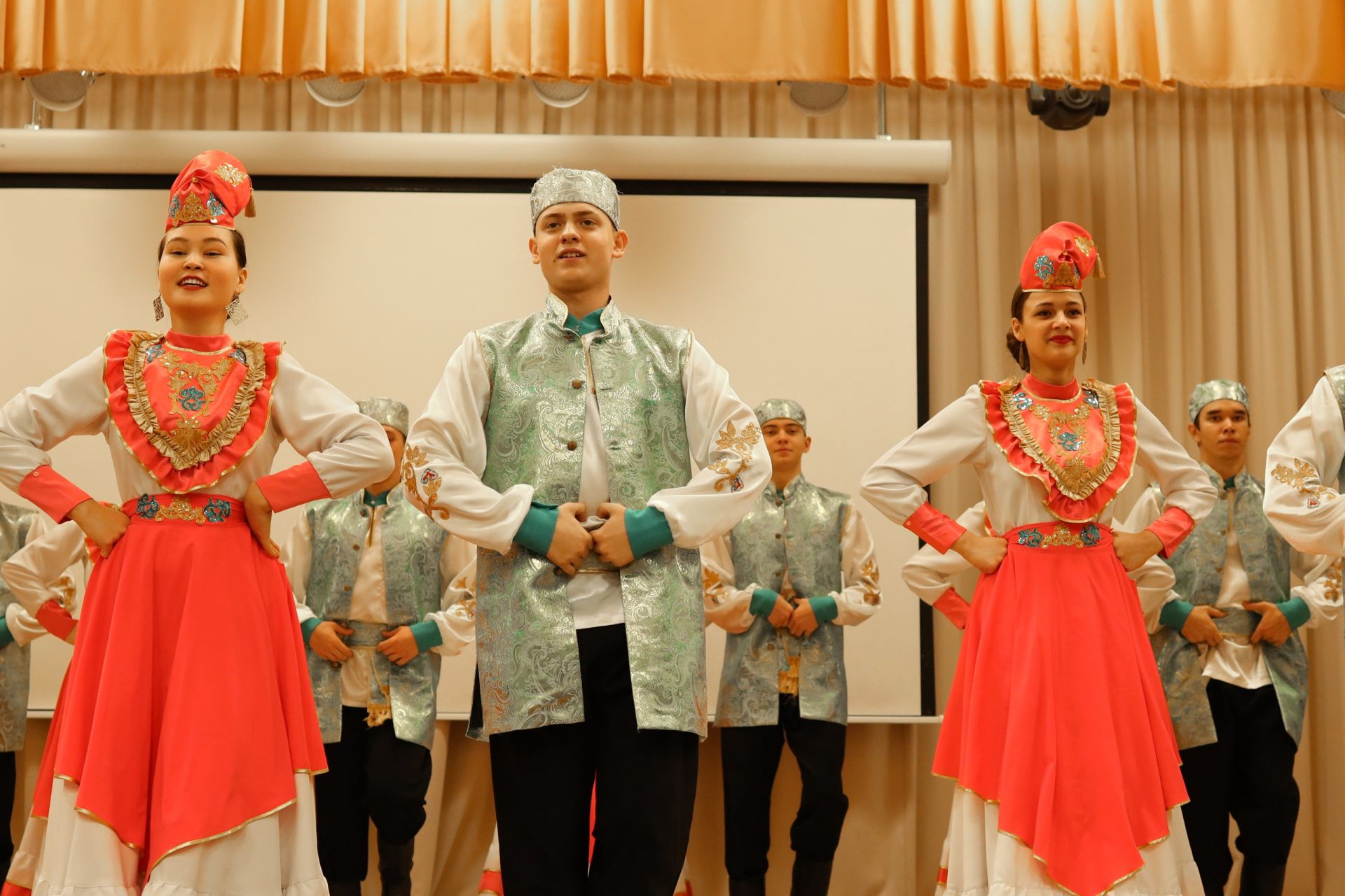 Туган тел форумы делегатлары Арчада
