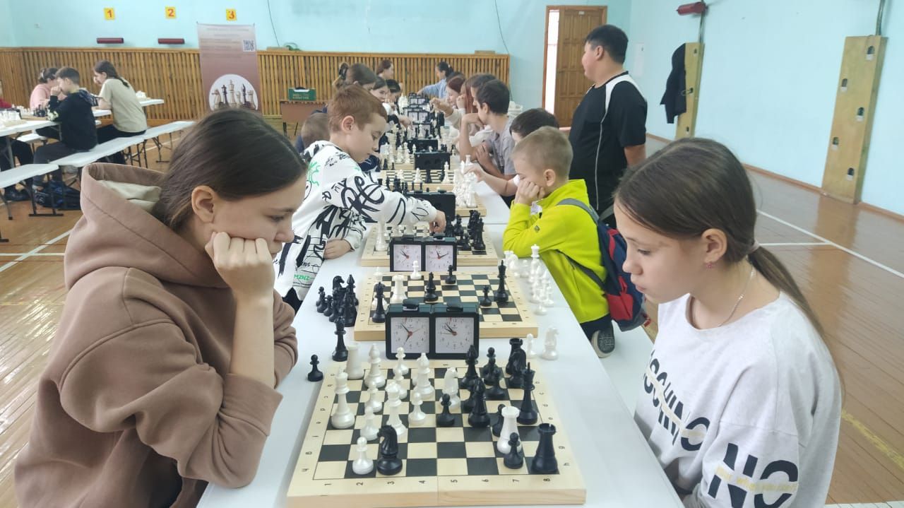 Арча Укучылар сараенда шахмат ярышлары бара