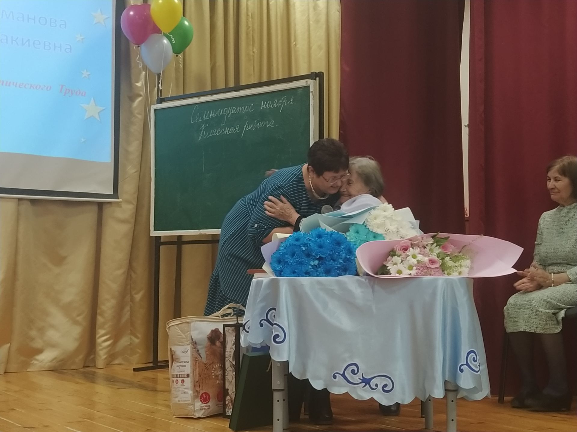Яңа Кенәр мәктәбендә Стелла Габдрахманованың 90 яшьлек юбилеен уздырдылар