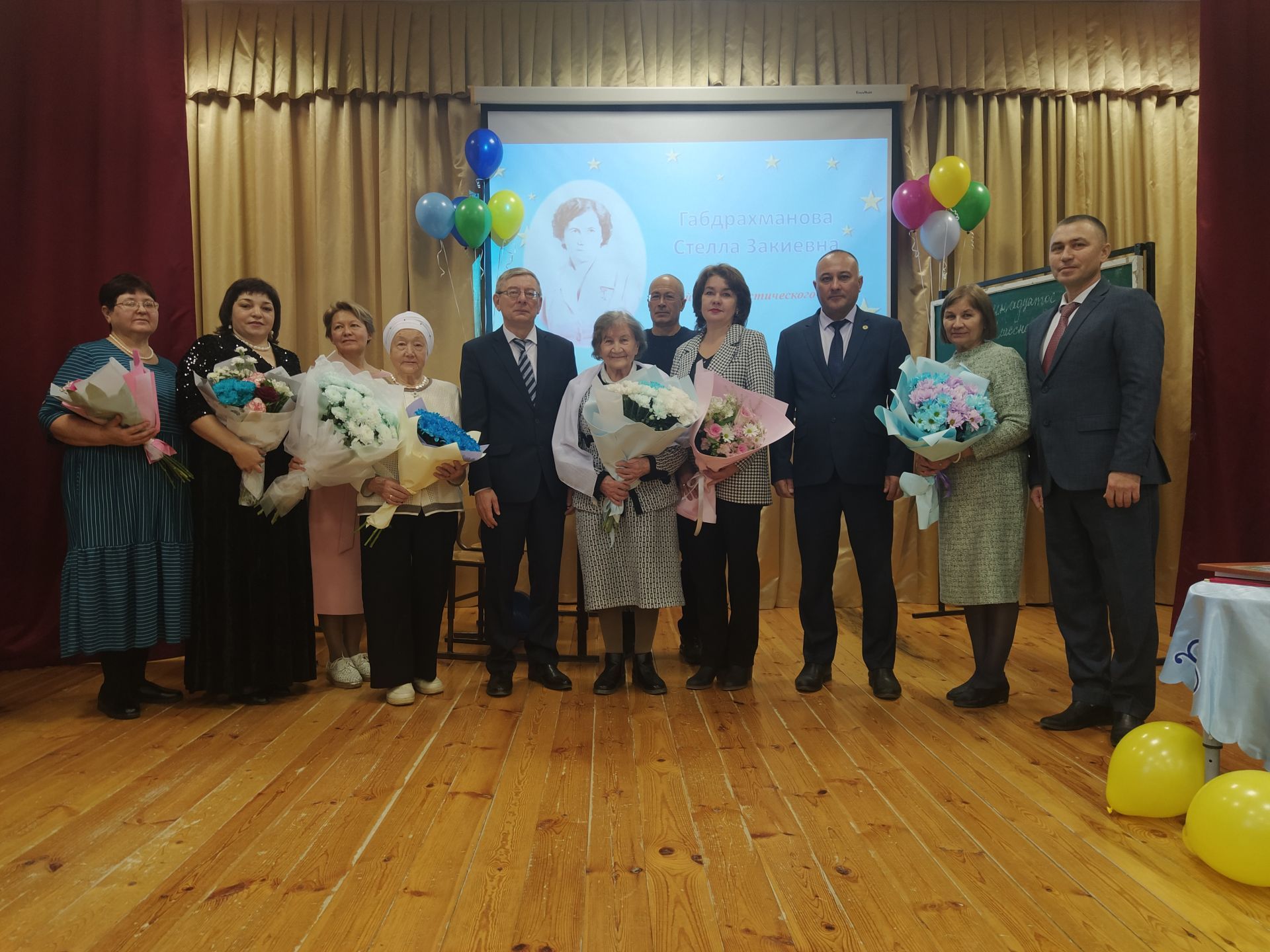 Яңа Кенәр мәктәбендә Стелла Габдрахманованың 90 яшьлек юбилеен уздырдылар