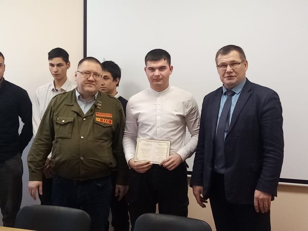 Егетләр һөнәр ала