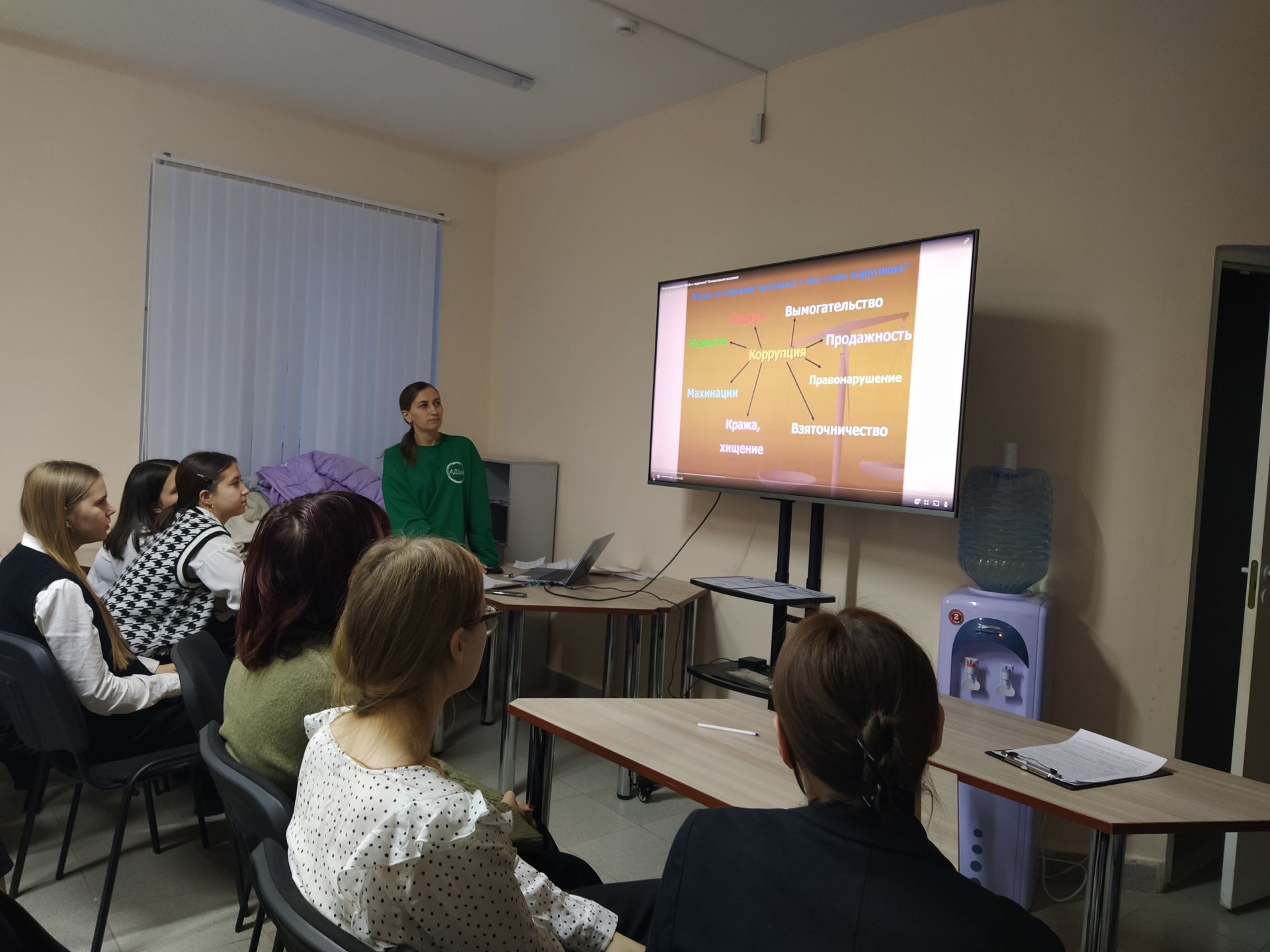 Арча педагогия көллияте студентлары коррупциягә каршы тору буенча белемнәрен ныгытты