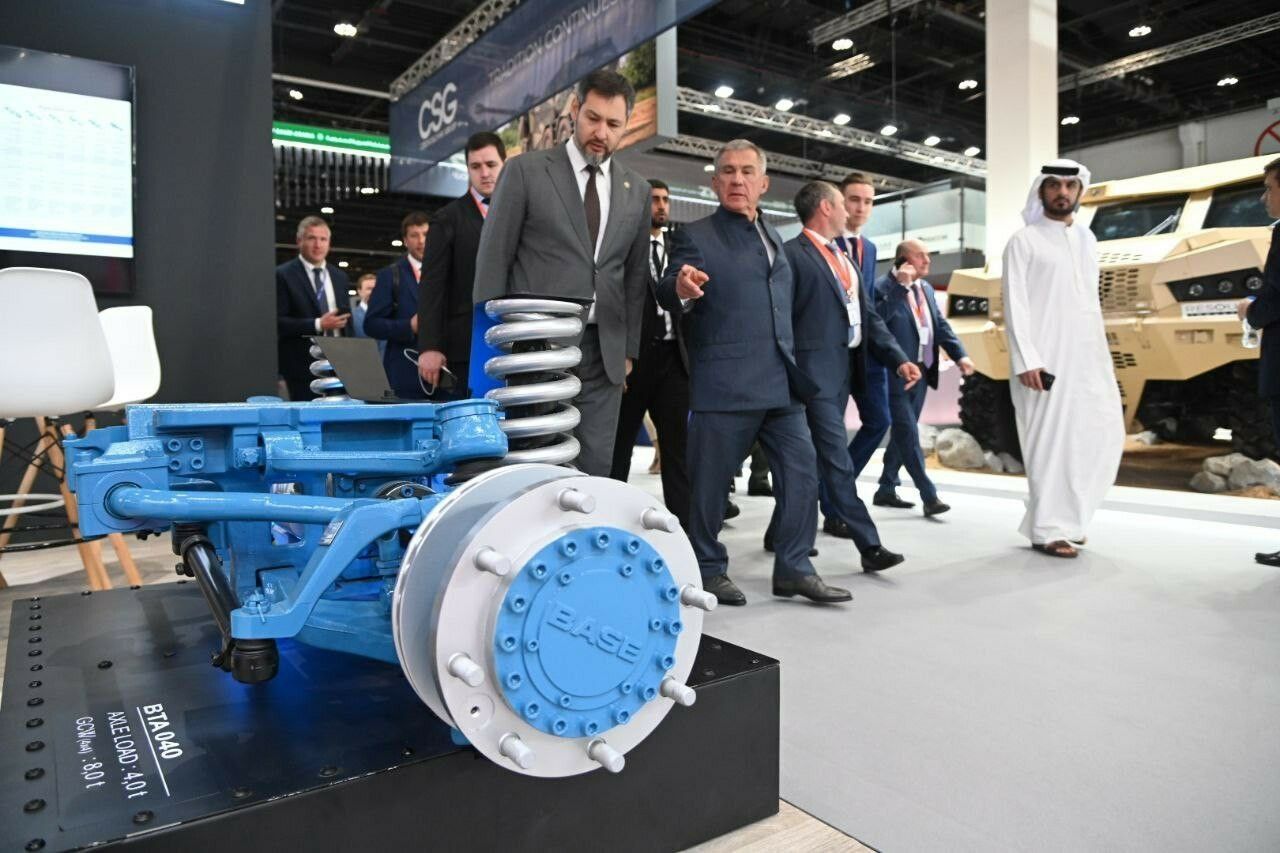 Рөстәм Миңнеханов Абу-Дабида IDEX-2023 күргәзмәсен ачуда катнашты