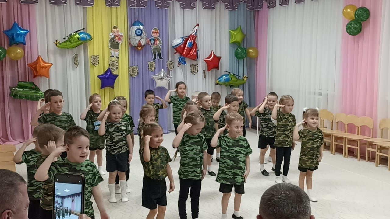 Уртанчылар төркеме әтиләренә кызыклы бәйрәм кичәсе бүләк итте