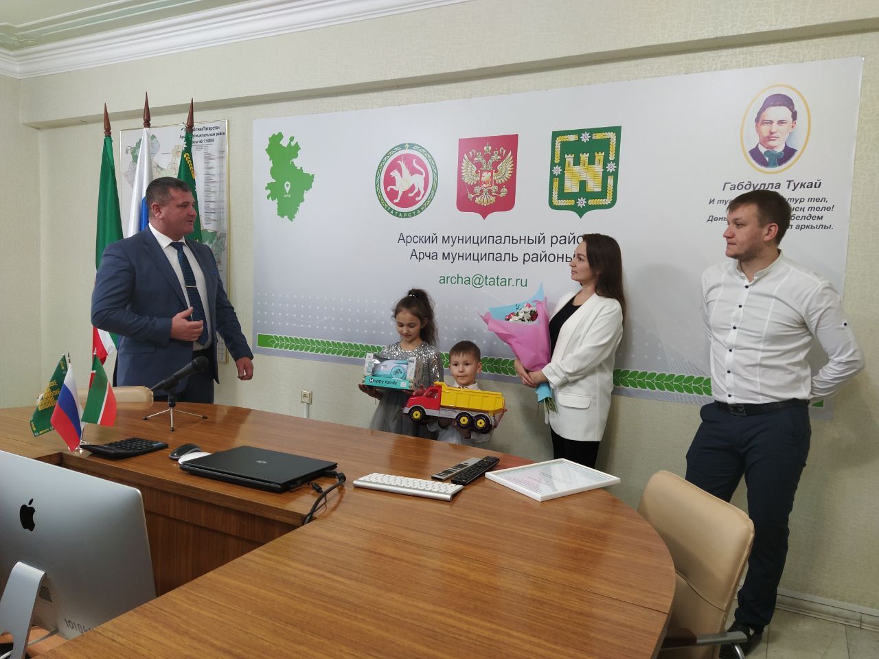 Районыбыздагы бер яшь гаиләгә торак субсидиясе тапшырылды