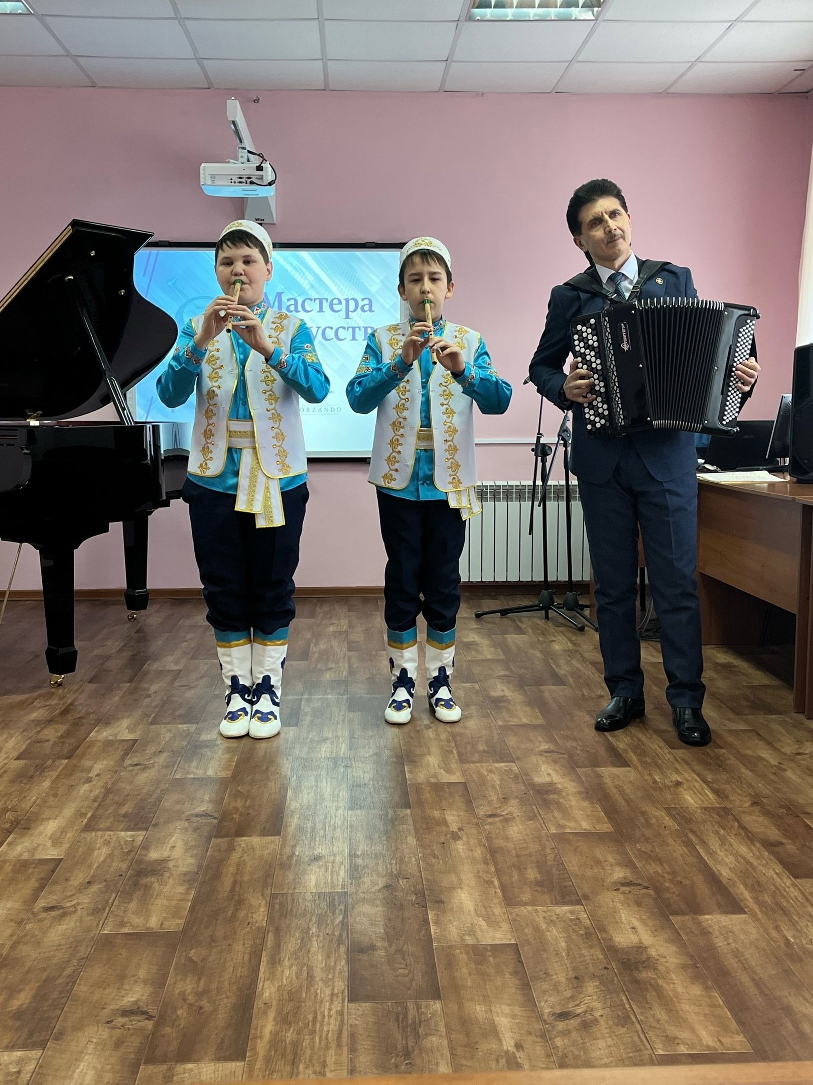 “Сәнгать осталары” бәйгесендә ике коллектив Гран-прига лаек булды
