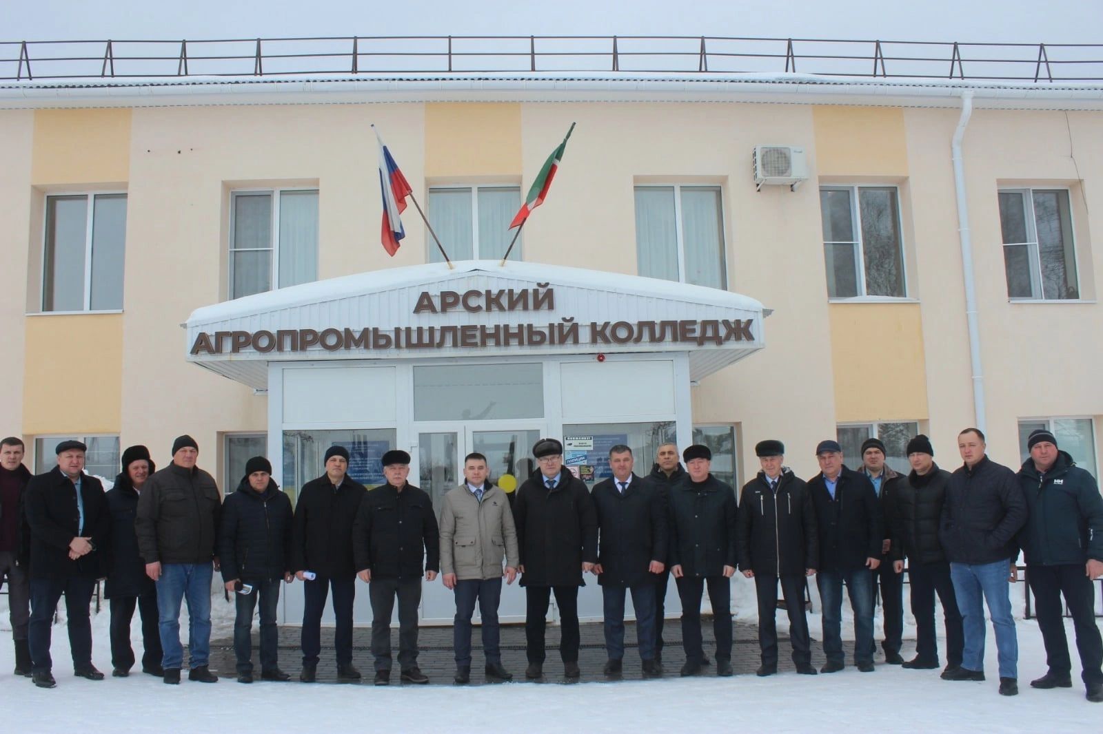 Чыгарылыш студентларына бу очрашу кирәк иде