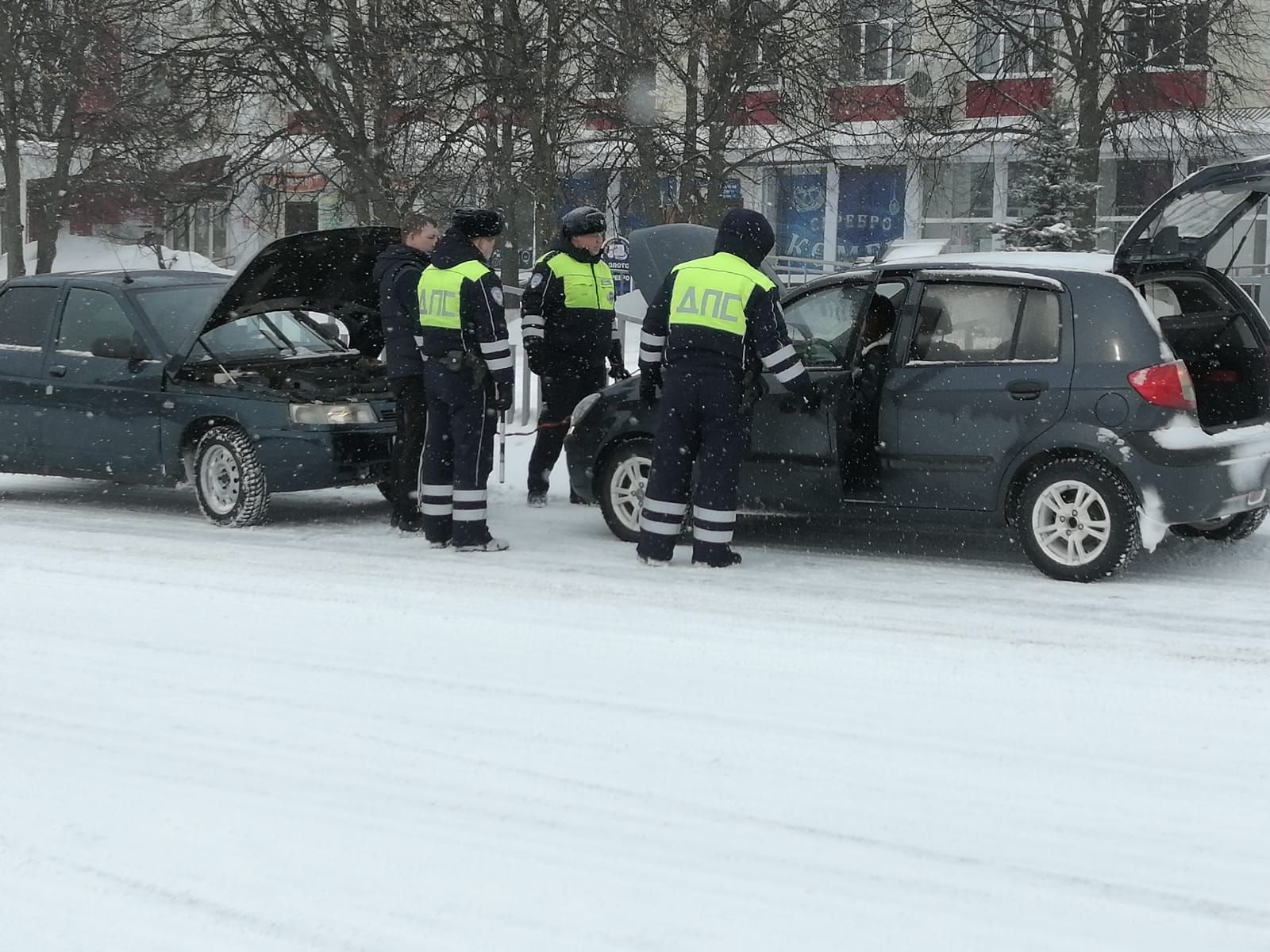 ЮХИДИ хезмәткәрләре булышты