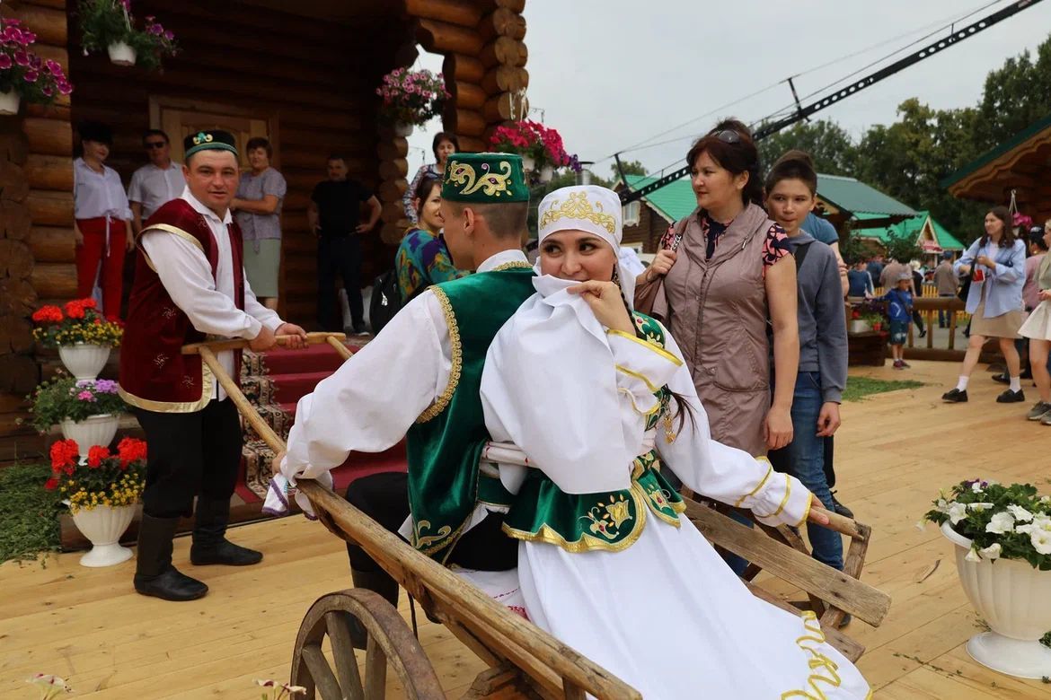 Гореф-гадәтләр елы уңаеннан арчалар Казан Сабантуенда никах күренешен тәкъдим итте