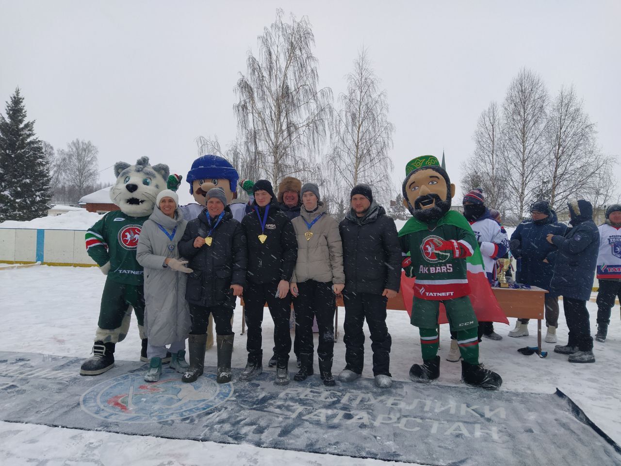 Яңа Кенәр шугалагында ел символы буларак гаилә учагы кабызылды