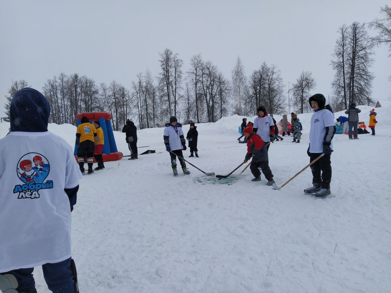 Яңа Кенәр шугалагында ел символы буларак гаилә учагы кабызылды