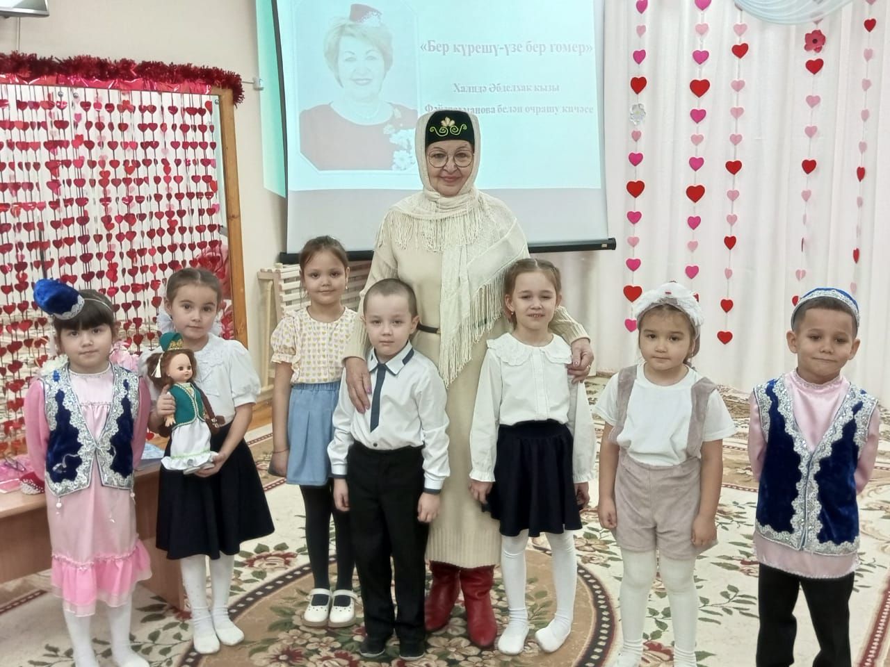 Халидә ханым искиткеч гүзәл җирдә кунакта булган