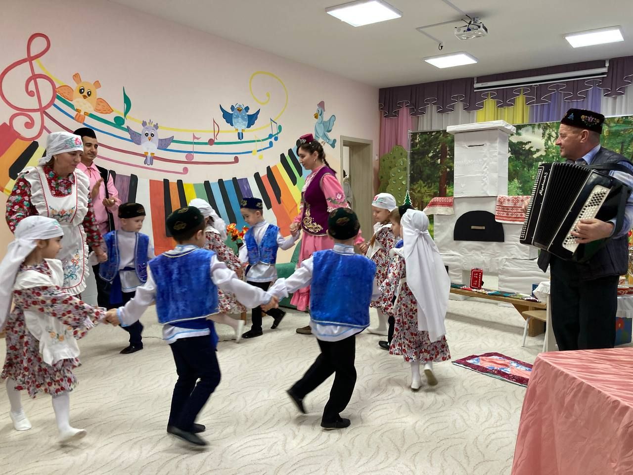 Арчаның 10нчы балалар бакчасы гаиләләре катнашында театр фестивале узды