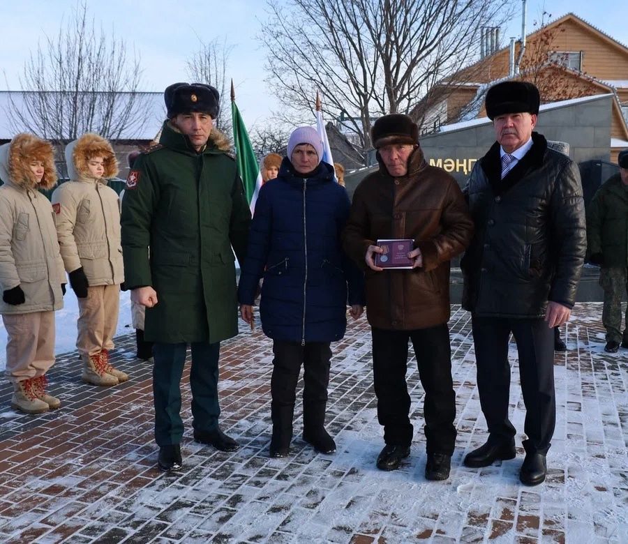 В Арске открыли памятник участникам специальной военной операции